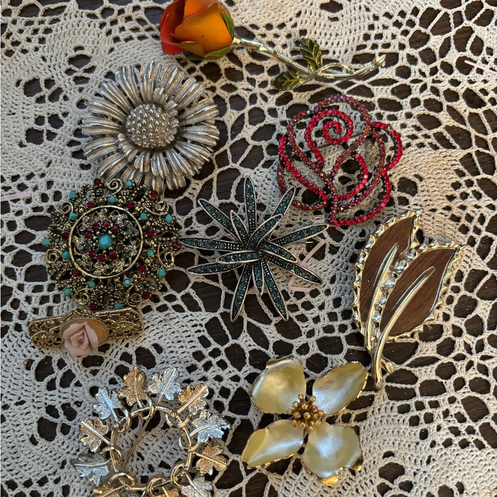 Lot of 9 Vintage Costume Jewelry Brooches ~ 50’s ~ 60’s Rockabilly Mad Men
